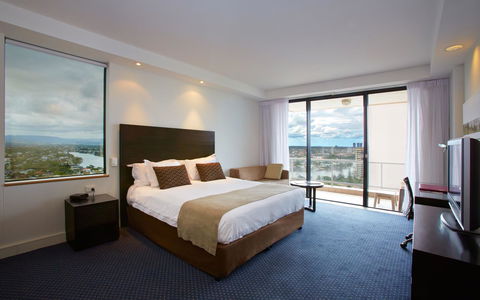Crowne Plaza Surfers Paradise, An IHG Hotel - Accommodation Georgetown 13