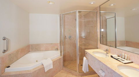 Crowne Plaza Surfers Paradise, An IHG Hotel - Accommodation Georgetown 17