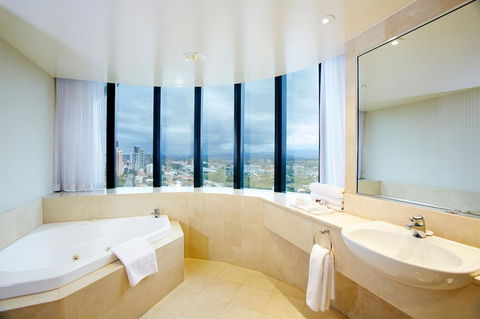 Crowne Plaza Surfers Paradise, An IHG Hotel - Accommodation Georgetown 41