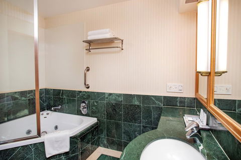 Crowne Plaza Surfers Paradise, An IHG Hotel - Accommodation Georgetown 23