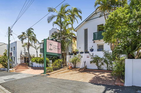 City Palms Brisbane - Accommodation Georgetown 0
