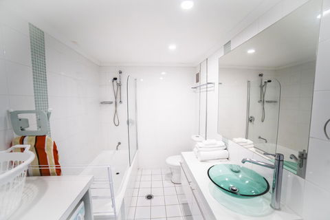 Capricorn One Beachside Holiday Apartments - Official - Accommodation Georgetown 5