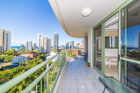The Meriton Apartments On Main Beach - Accommodation Georgetown 10