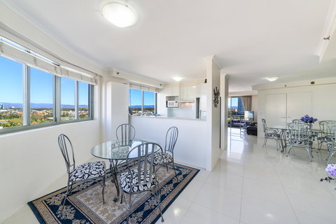 The Meriton Apartments On Main Beach - Accommodation Georgetown 15
