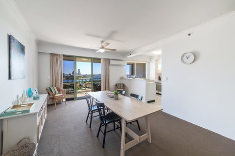 The Meriton Apartments On Main Beach - Accommodation Georgetown 14