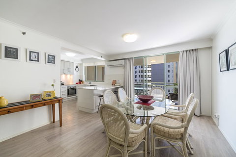 The Meriton Apartments On Main Beach - Accommodation Georgetown 2