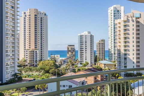The Meriton Apartments On Main Beach - Accommodation Georgetown 21