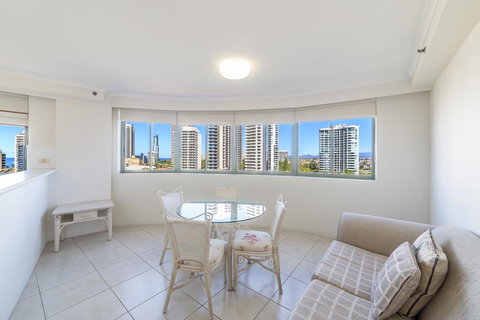 The Meriton Apartments On Main Beach - Accommodation Georgetown 4
