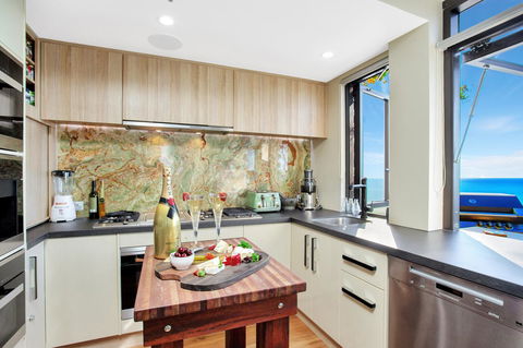 Burleigh Esplanade Apartments - Accommodation Georgetown 6