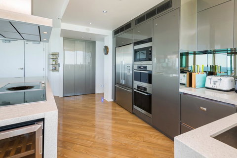 The Waterford On Main Beach - Accommodation Georgetown 7