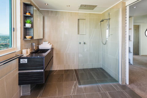 The Waterford On Main Beach - Accommodation Georgetown 3