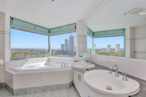 The Waterford On Main Beach - Accommodation Georgetown 21