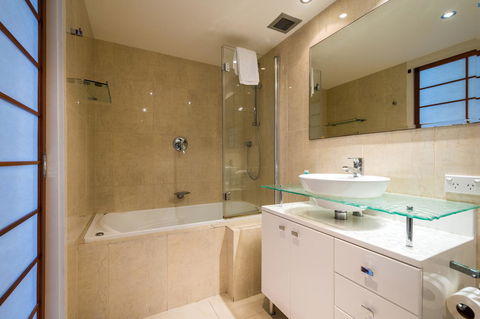Breakers North Absolute Beachfront Apartments - Official - Accommodation Georgetown 5