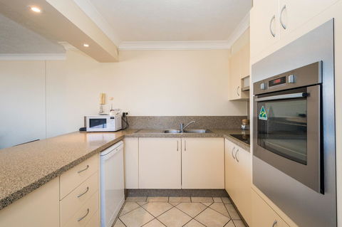 Breakers North Absolute Beachfront Apartments - Official - Accommodation Georgetown 18