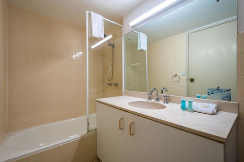 Breakers North Absolute Beachfront Apartments - Official - Accommodation Georgetown 11
