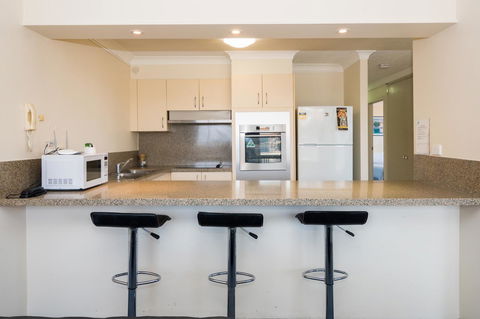 Breakers North Absolute Beachfront Apartments - Official - Accommodation Georgetown 14