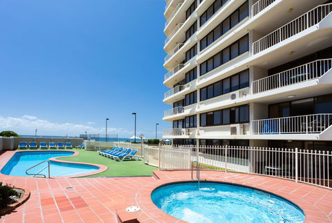 Breakers North Absolute Beachfront Apartments - Official - Accommodation Georgetown 4