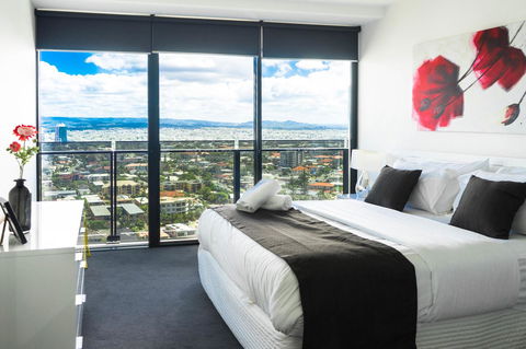 Circle On Cavill Surfers Paradise Apartments-Holiday Paradise - Accommodation Georgetown 3