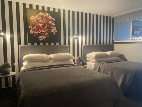 Waterside Holiday Rentals Unit 31 - Accommodation Georgetown 1