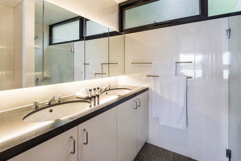 Waves 08 - Accommodation Georgetown 3