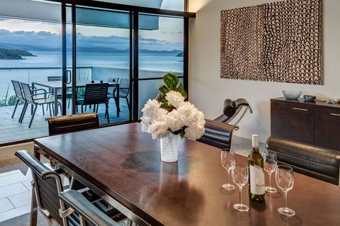 Waves 3 Luxury 3 Bedroom Endless Ocean Views Central Location + Buggy - Accommodation Georgetown 0