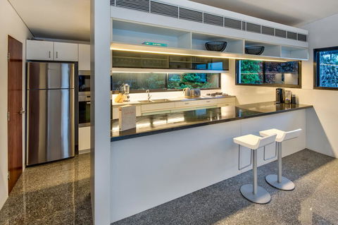 Waves 5 Luxury 3 Bedroom Breathtaking Ocean Views Central Location - Accommodation Georgetown 1