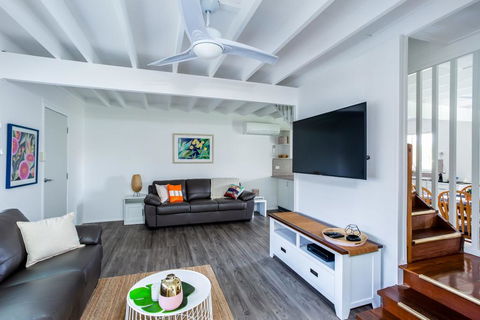 Wayfarers Beachouse - Rainbow Beach, Everything You Need, Just Metres To The Beach - Accommodation Georgetown 2