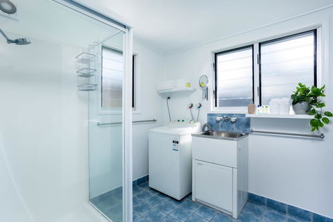 Wayfarers Beachouse - Rainbow Beach, Everything You Need, Just Metres To The Beach - Accommodation Georgetown 1