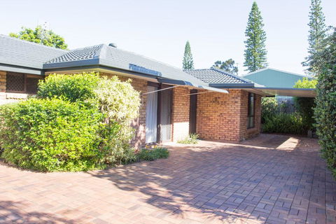 Wellington Parade 1/15a, Shelly Beach, Caloundra - Accommodation Georgetown 1