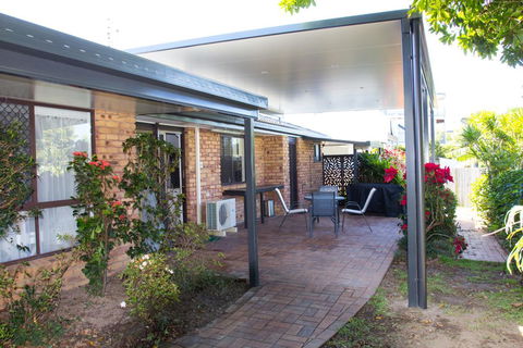 Wellington Parade 1/15a, Shelly Beach, Caloundra - Accommodation Georgetown 2