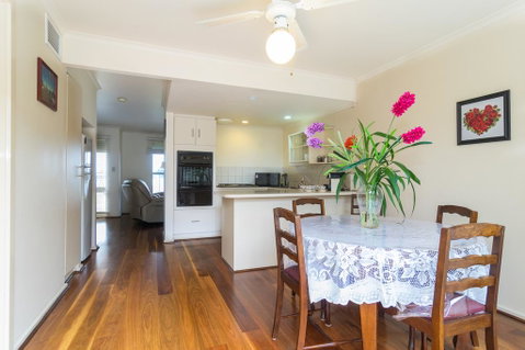 West Lakes Townhouse - Accommodation Georgetown 2