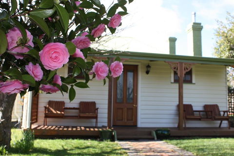 Westbury Gingerbread Cottages - Accommodation Georgetown 0