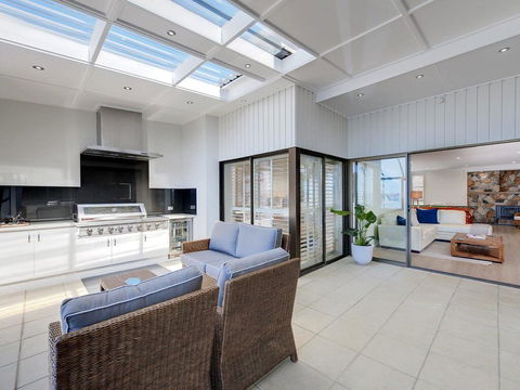 Whispering Sands', 10 Sandy Point Road - Luxury Waterfront Home With Aircon, WIFI & Foxtel - Accommodation Georgetown 0