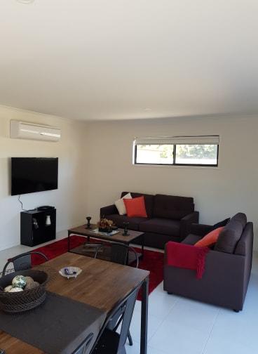 White Caps B - New Styles & Spacious Home - Accommodation Georgetown 3