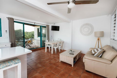 White Waves On The Beach - Accommodation Georgetown 1