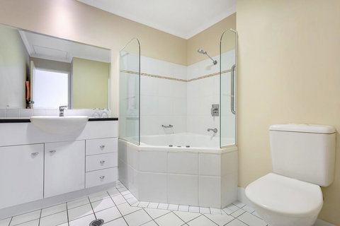 Whitesands, Unit 113/41-45 Shoal Bay Road - Accommodation Georgetown 1