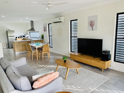 WHITSUNDAY Brand New Townhouse Close To Boardwalk - Accommodation Georgetown 0