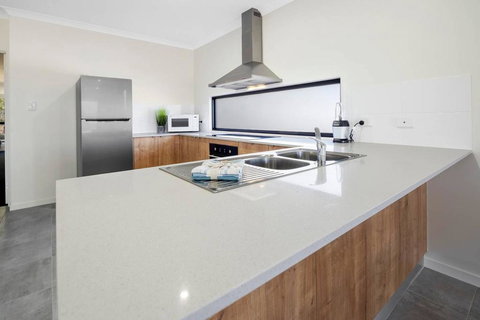 WHITSUNDAY Brand New Townhouse Close To Boardwalk - Accommodation Georgetown 1