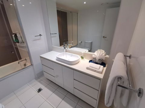Widest Ocean View And Balcony Luxury Apt - Accommodation Georgetown 2