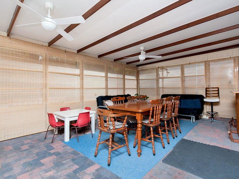 Wildflowers @ Fingal Bay - Accommodation Georgetown 3