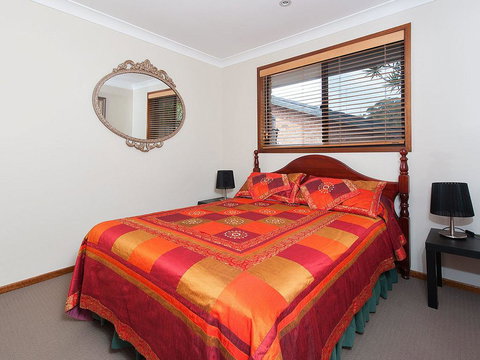 Wildflowers @ Fingal Bay - Accommodation Georgetown 2