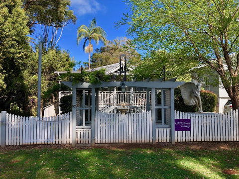 Wisteria Cottage 95 Main Western Road - Accommodation Georgetown 0