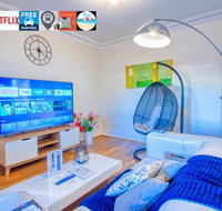 Wollongong station holiday house with Wi-Fi75 Inch TV NetflixParkingBeach - Accommodation Georgetown