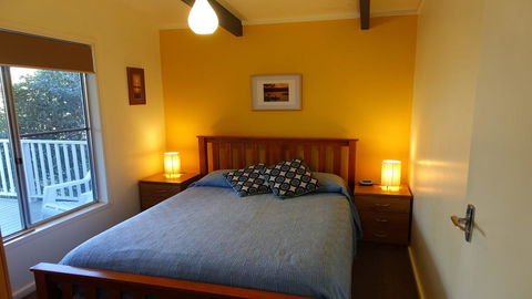 Wonky Pine Beach House, NARRWALLEE- 4 Bedroom - Accommodation Georgetown 3