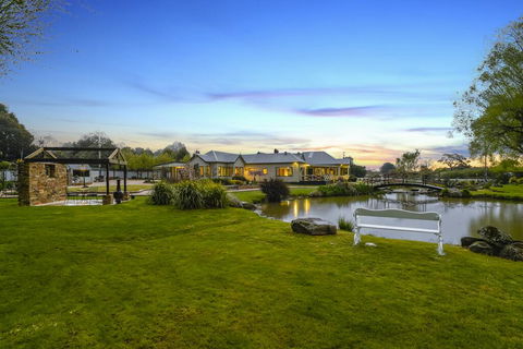 Woodend Old School House - Accommodation Georgetown 2