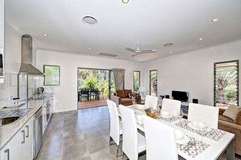 Woodgate Beach Houses - Accommodation Georgetown 2