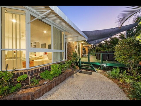 Woorim Secluded Palms Cottage - Accommodation Georgetown 1