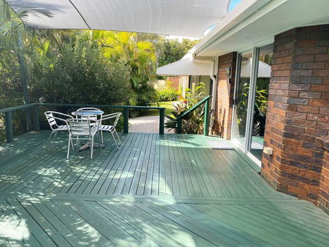 Woorim Secluded Palms Villa - Accommodation Georgetown 0
