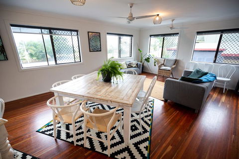 Yeppoon Beachhouse - Accommodation Georgetown 2