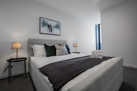Grey Style, Simple And Cozy Apt@Parkville+Carpark - Accommodation Georgetown 2